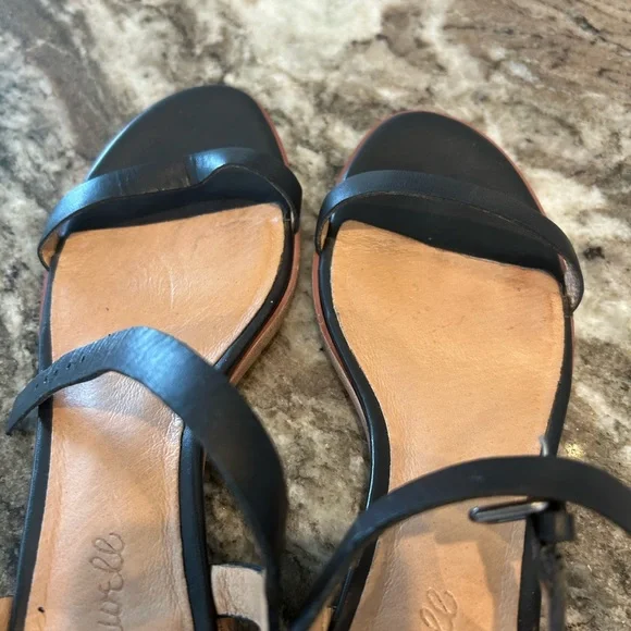 Madewell Black Minimalist Sandals, size 7.5, some wear but GUC - Picture 5 of 9
